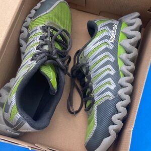 Reebok Zigzag Sole Sneakers in Green and Black
